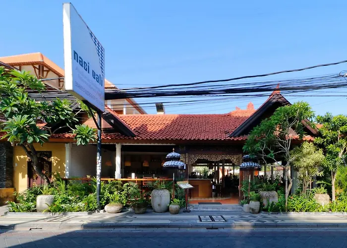 ホテル Adi Dharma